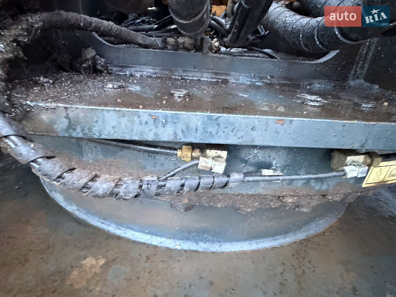 Гусеничный экскаватор Hyundai R 250 NLC-9 2012 в Одессе