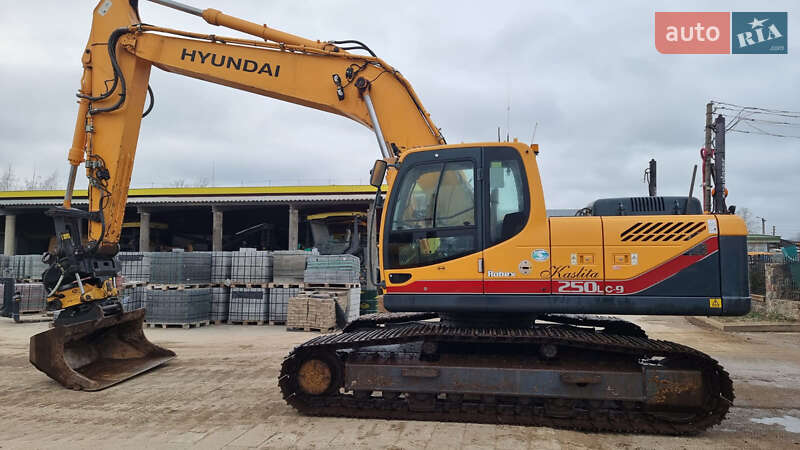 Гусеничный экскаватор Hyundai R 250 NLC-9 2012 в Одессе