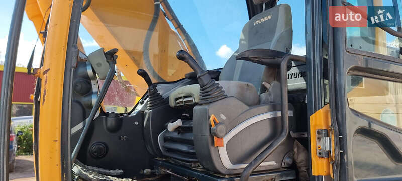 Гусеничный экскаватор Hyundai Robex 220 LC-9A 2012 в Самборе