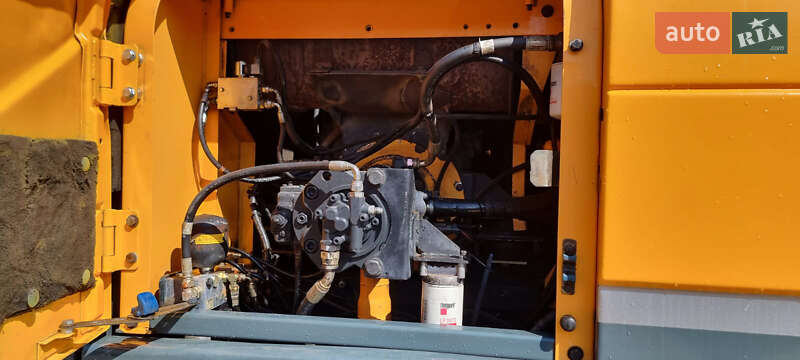 Гусеничный экскаватор Hyundai Robex 220 LC-9A 2012 в Самборе