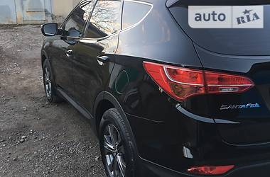 Позашляховик / Кросовер Hyundai Santa FE 2013 в 