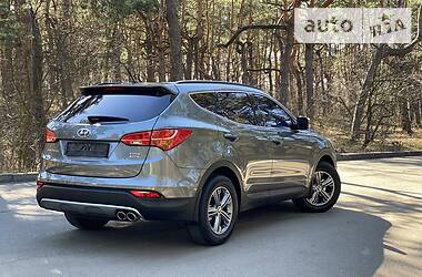Позашляховик / Кросовер Hyundai Santa FE 2014 в 