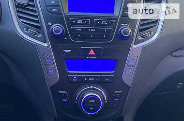 Позашляховик / Кросовер Hyundai Santa FE 2014 в 