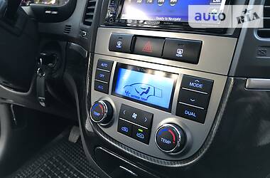 Позашляховик / Кросовер Hyundai Santa FE 2011 в 