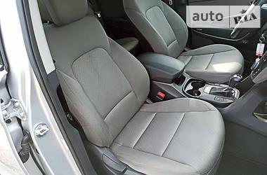 Позашляховик / Кросовер Hyundai Santa FE 2014 в 