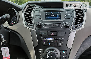 Позашляховик / Кросовер Hyundai Santa FE 2014 в 