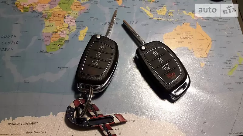 Внедорожник / Кроссовер Hyundai Santa FE 2013 в 