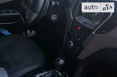 Позашляховик / Кросовер Hyundai Santa FE 2013 в 