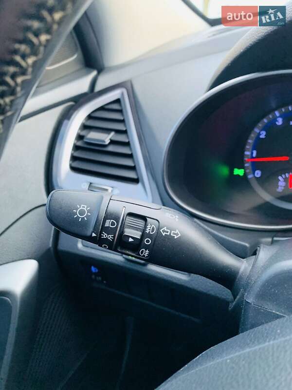 Позашляховик / Кросовер Hyundai Santa FE 2013 в Очакові