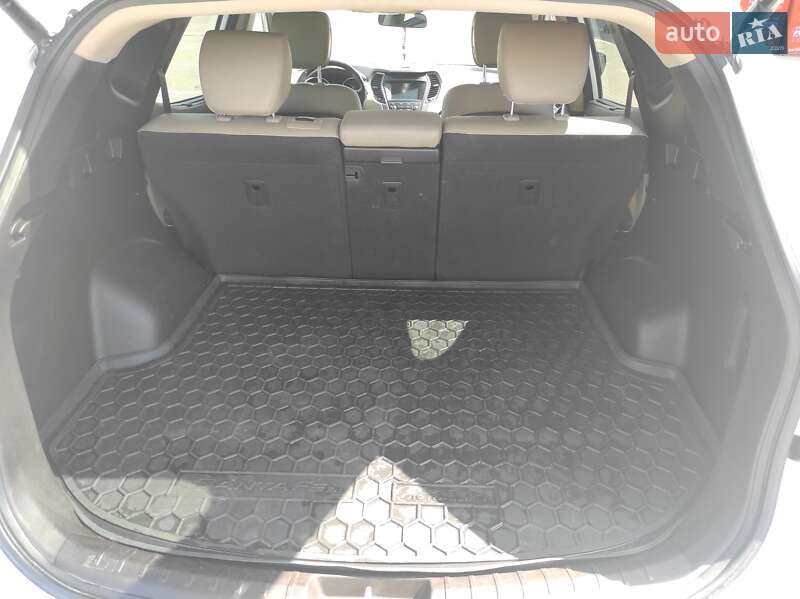 Внедорожник / Кроссовер Hyundai Santa FE 2016 в Киеве