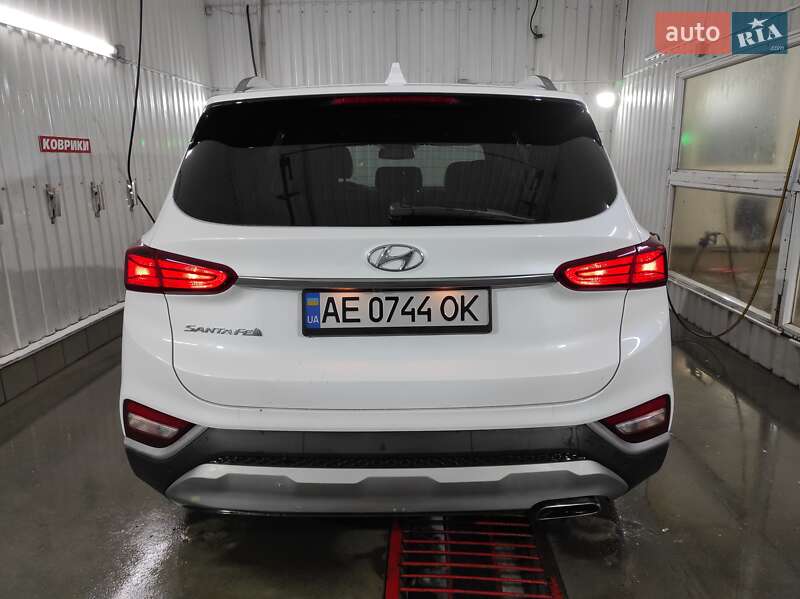 Позашляховик / Кросовер Hyundai Santa FE 2019 в Синельниковому