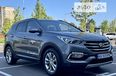 Внедорожник / Кроссовер Hyundai Santa FE 2016 в Киеве