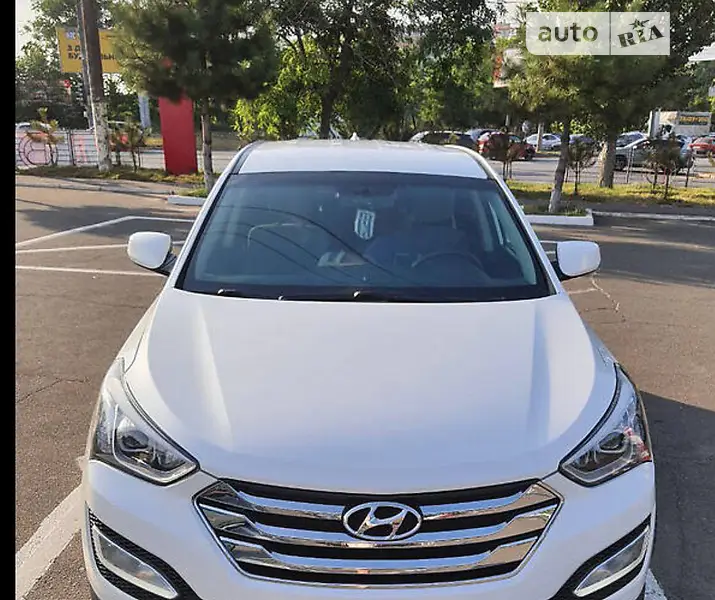 Внедорожник / Кроссовер Hyundai Santa FE 2015 в 