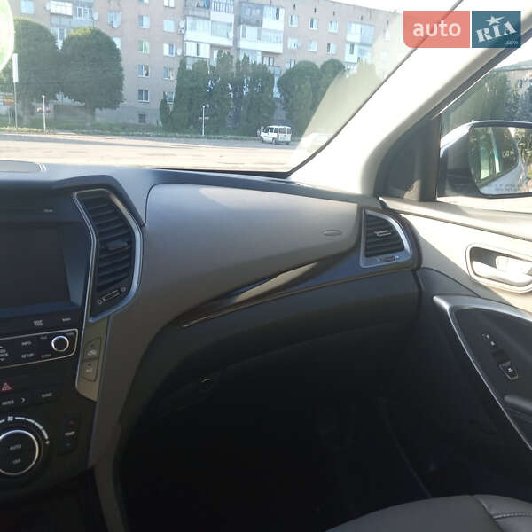 Позашляховик / Кросовер Hyundai Santa FE 2016 в Мені