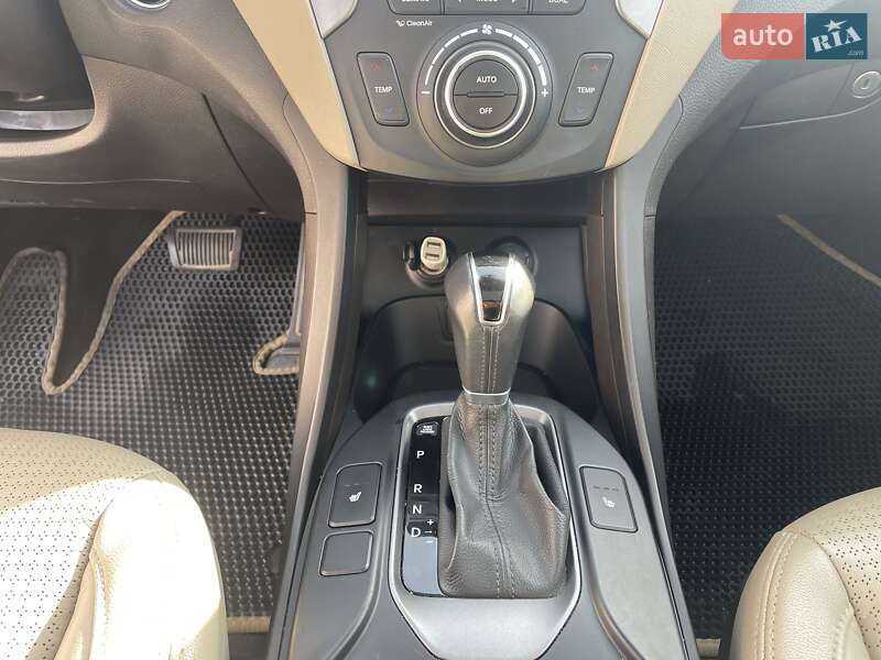 Позашляховик / Кросовер Hyundai Santa FE 2012 в Дніпрі