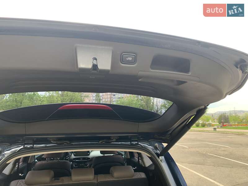 Внедорожник / Кроссовер Hyundai Santa FE 2018 в Кривом Роге
