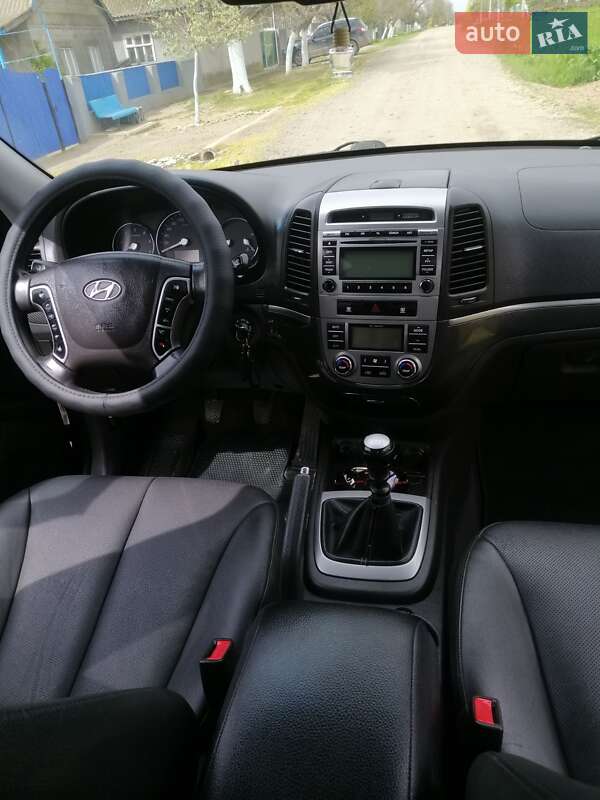 Позашляховик / Кросовер Hyundai Santa FE 2011 в Сараті