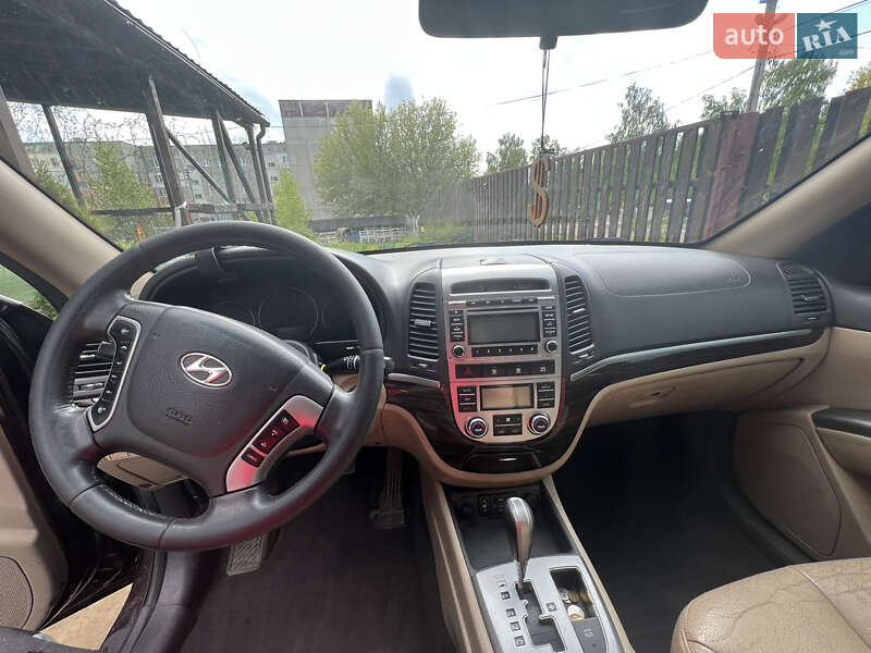 Внедорожник / Кроссовер Hyundai Santa FE 2010 в Барышевке