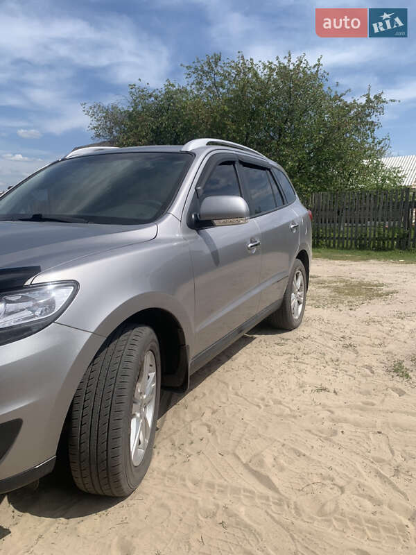 Позашляховик / Кросовер Hyundai Santa FE 2011 в Дубровиці