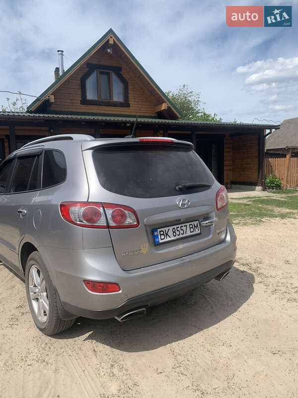 Позашляховик / Кросовер Hyundai Santa FE 2011 в Дубровиці
