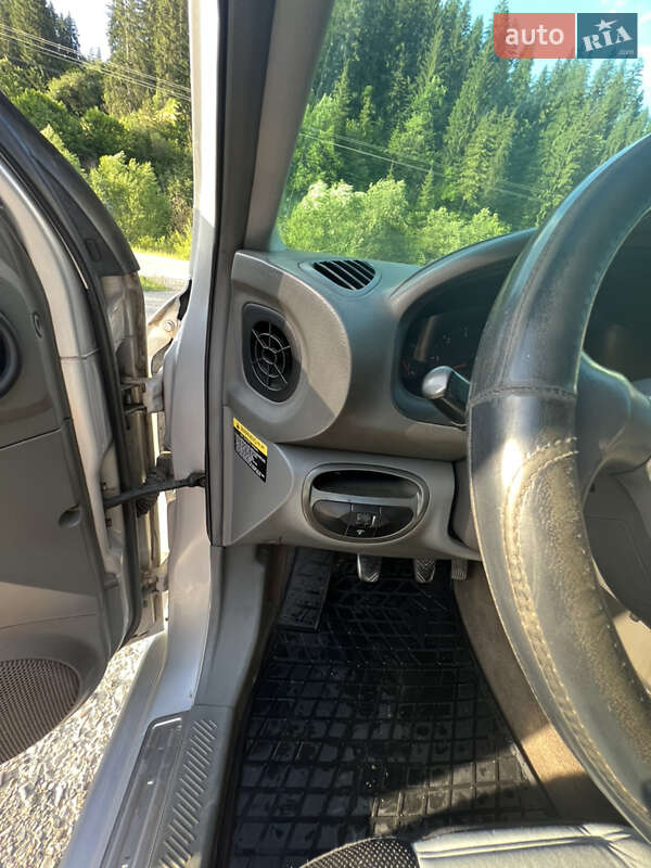 Позашляховик / Кросовер Hyundai Santa FE 2002 в Путилі