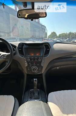 Позашляховик / Кросовер Hyundai Santa FE 2016 в 