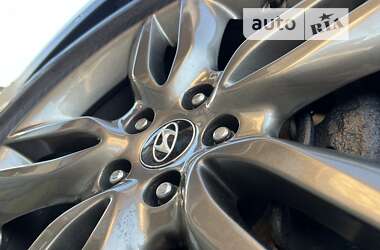 Внедорожник / Кроссовер Hyundai Santa FE 2013 в 