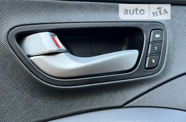 Внедорожник / Кроссовер Hyundai Santa FE 2013 в 