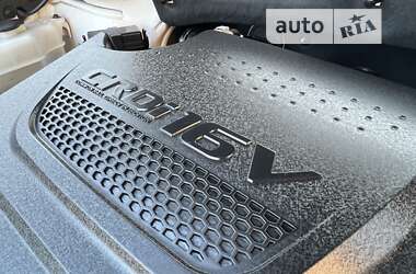 Внедорожник / Кроссовер Hyundai Santa FE 2013 в 