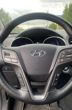 Позашляховик / Кросовер Hyundai Santa FE 2015 в 