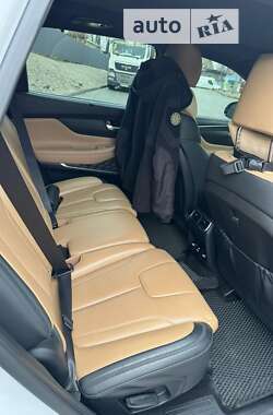 Внедорожник / Кроссовер Hyundai Santa FE 2021 в 