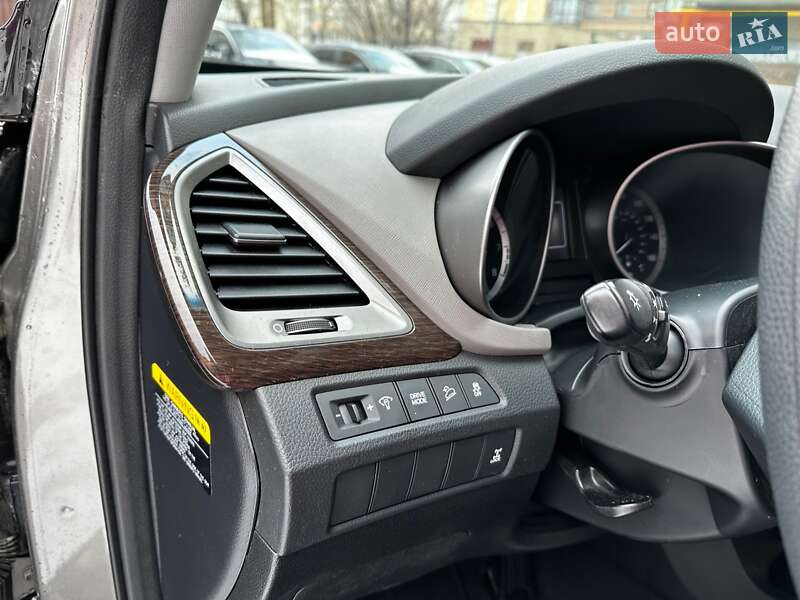 Позашляховик / Кросовер Hyundai Santa FE 2016 в Черкасах