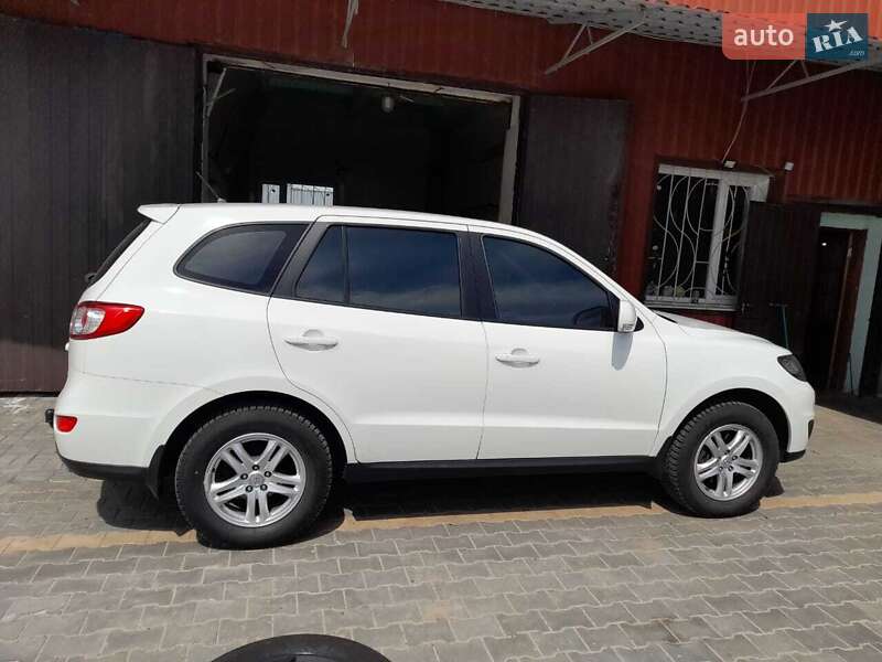 Внедорожник / Кроссовер Hyundai Santa FE 2010 в Николаеве