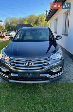 Внедорожник / Кроссовер Hyundai Santa FE 2017 в 
