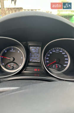Позашляховик / Кросовер Hyundai Santa FE 2014 в 