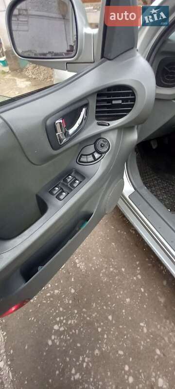 Позашляховик / Кросовер Hyundai Santa FE 2003 в Перечині