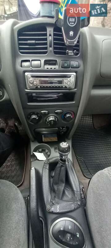 Позашляховик / Кросовер Hyundai Santa FE 2003 в Перечині