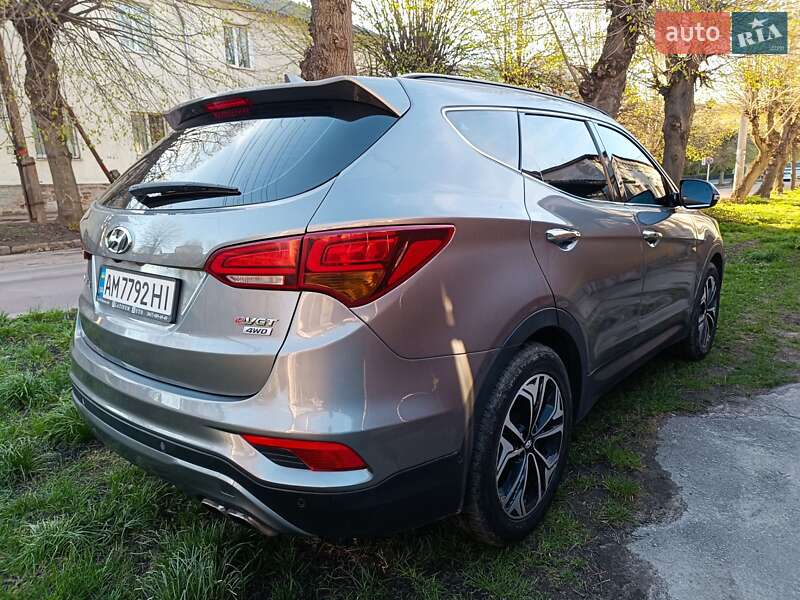 Внедорожник / Кроссовер Hyundai Santa FE 2016 в Житомире
