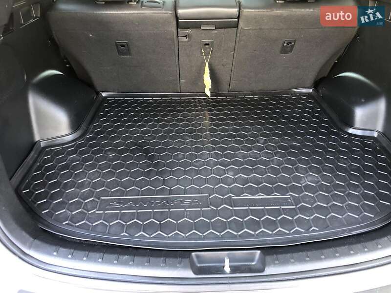 Позашляховик / Кросовер Hyundai Santa FE 2016 в Івано-Франківську