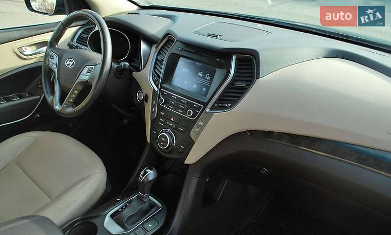 Позашляховик / Кросовер Hyundai Santa FE 2017 в Львові