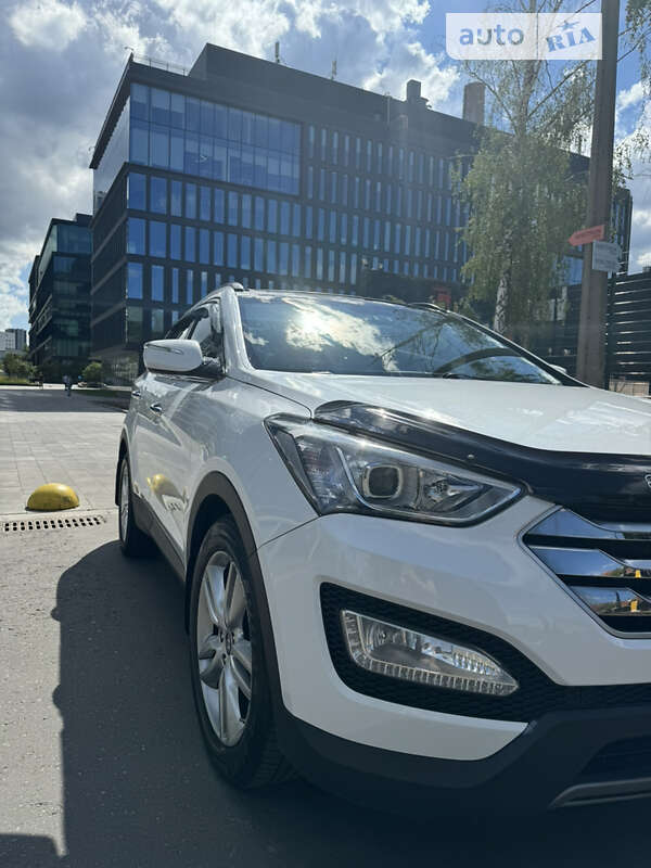Внедорожник / Кроссовер Hyundai Santa FE 2015 в Киеве