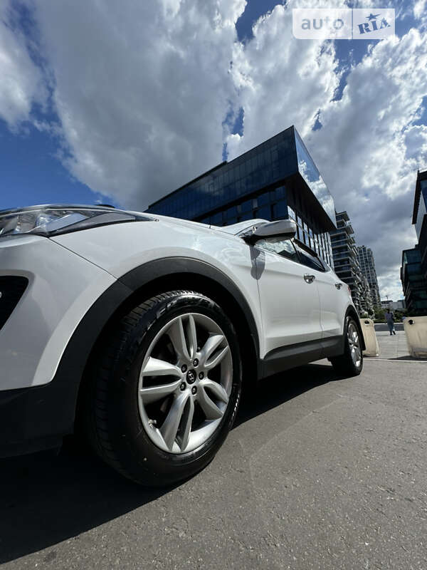 Внедорожник / Кроссовер Hyundai Santa FE 2015 в Киеве