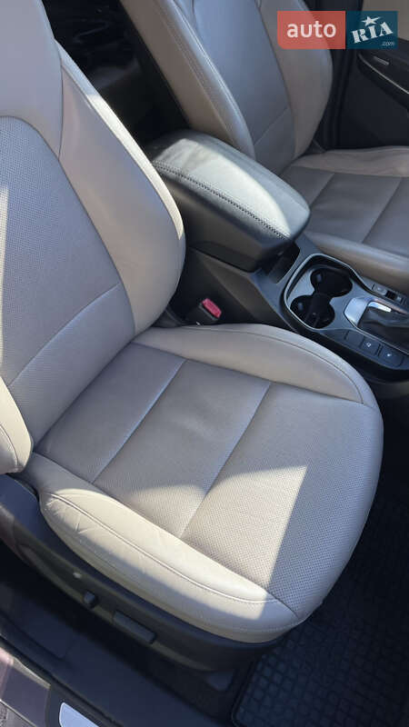Позашляховик / Кросовер Hyundai Santa FE 2015 в Луцьку