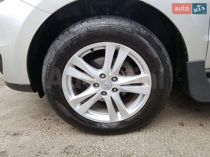 Внедорожник / Кроссовер Hyundai Santa FE 2010 в Сумах