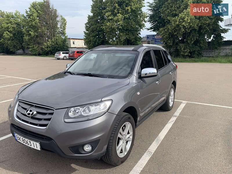 Позашляховик / Кросовер Hyundai Santa FE 2010 в Рівному