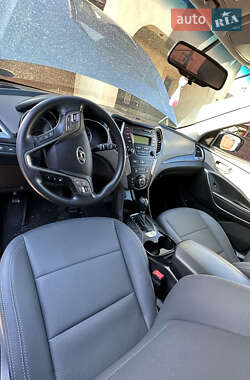 Внедорожник / Кроссовер Hyundai Santa FE 2014 в 