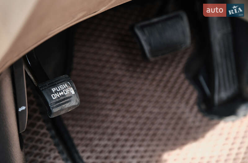 Позашляховик / Кросовер Hyundai Santa FE 2011 в Ужгороді