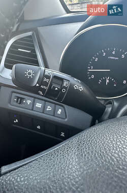 Внедорожник / Кроссовер Hyundai Santa FE 2016 в 