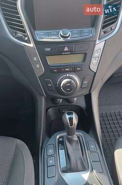 Позашляховик / Кросовер Hyundai Santa FE 2014 в 
