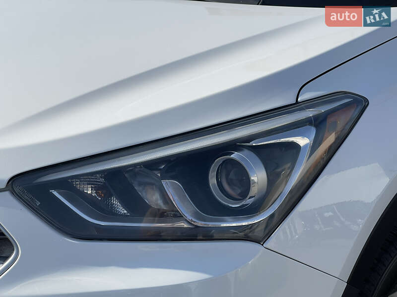 Внедорожник / Кроссовер Hyundai Santa FE 2017 в Мукачево
